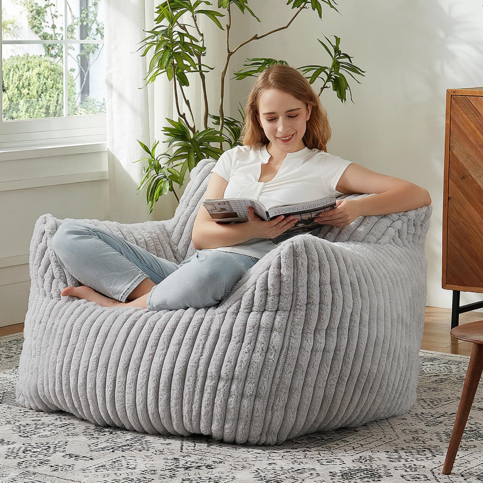 Comfy Giant Bean Bag Chairs for Adults and Teens

Cozy Giant Bean Bag Chairs for Adolescents and Grownups.